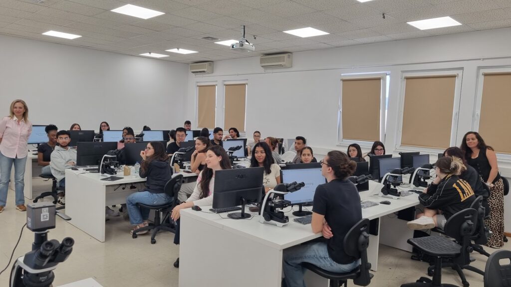 A New, State-of-the-Art Microscopy Laboratory is now part of the teaching facilities of the Medical School